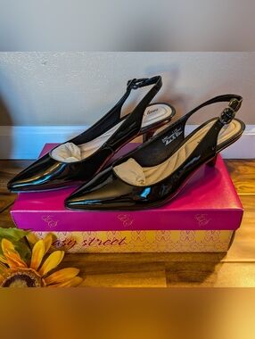 Easy Street Faye Black Patent  Slingback Pumps Size 11M NIB